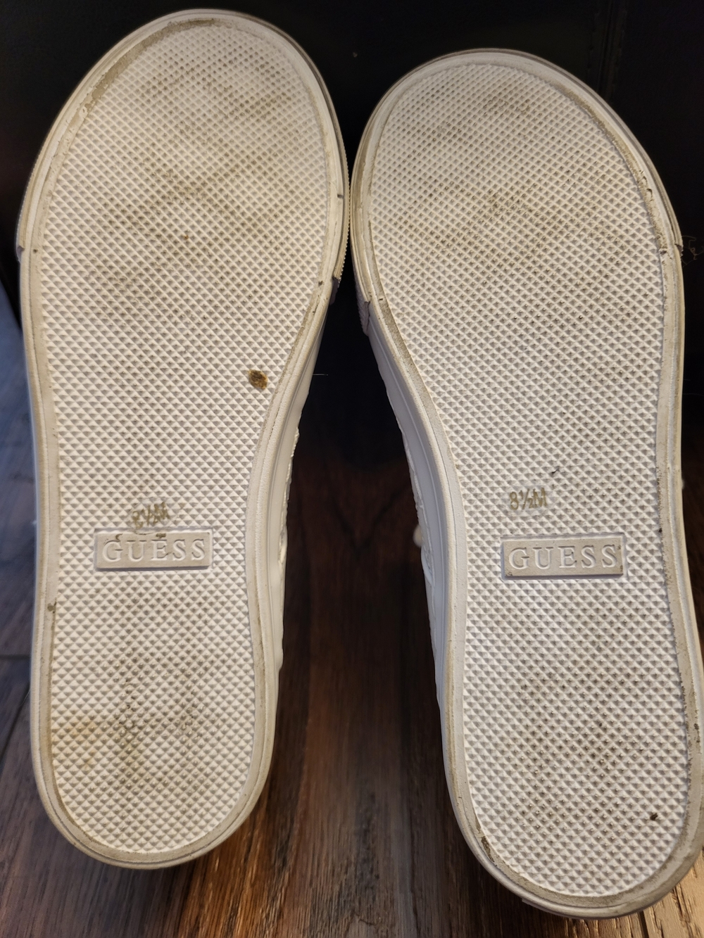 Guess Women's White Loven Quilted Sneakers with Gold Accents - Size 8.5M - Picture 8 of 10